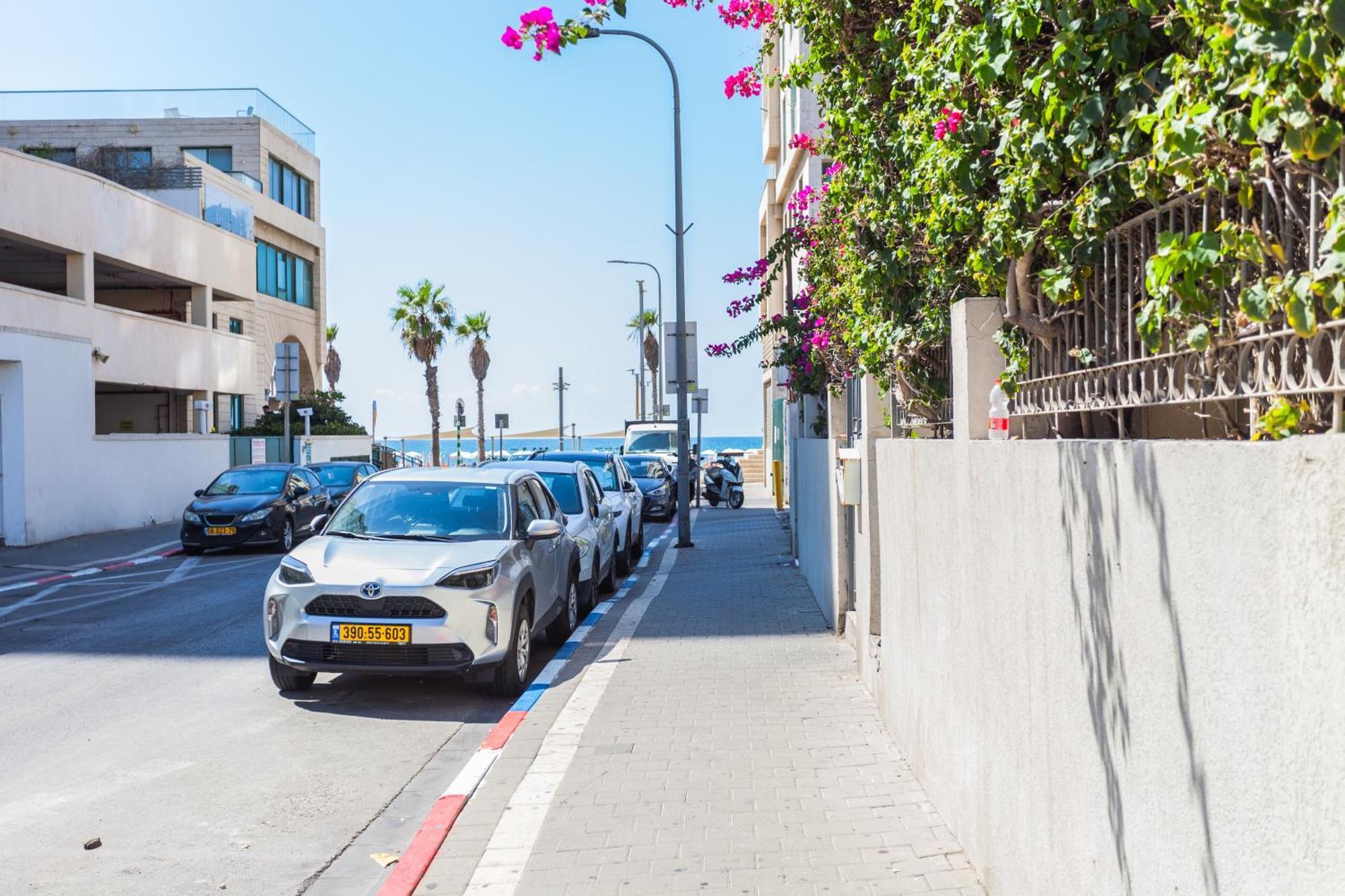 Sweet Home On The Beach Tel Aviv Exterior photo