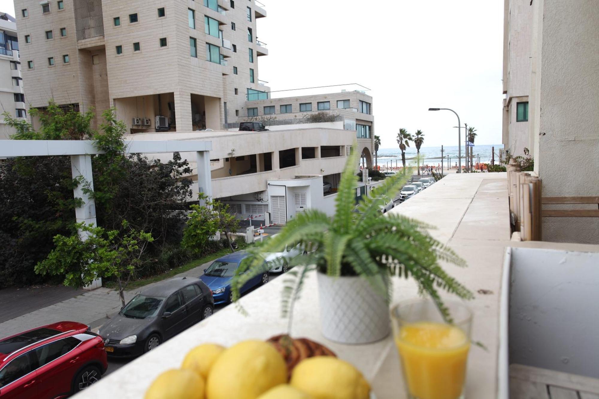 Sweet Home On The Beach Tel Aviv Exterior photo